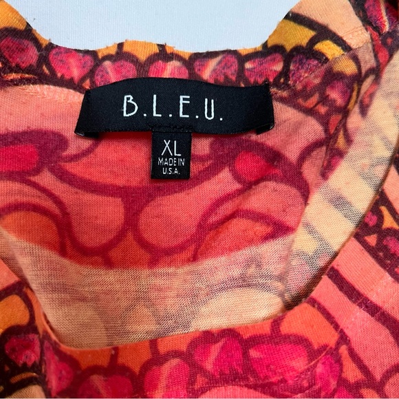 B.L.E.U. Red and Orange Graphic Short Sleeve Top - Picture 5 of 6